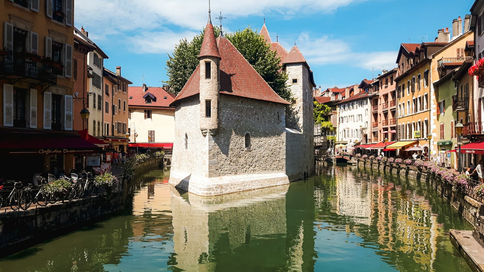 Immeubles anciens au bord du canal, Annecy